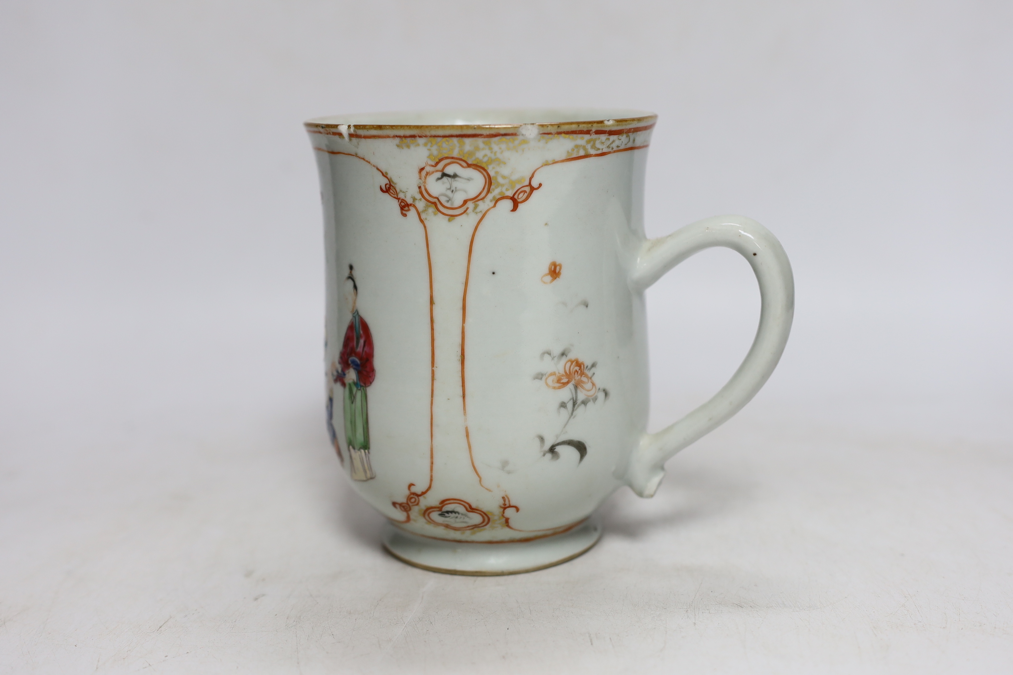 An 18th century Chinese Export famille rose mug, 14cm